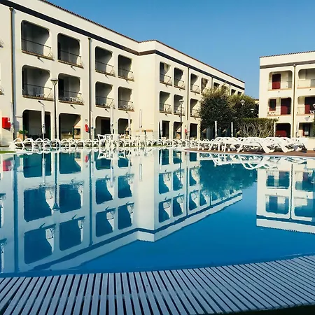 Comfy With Ac Located At The بيت للعطل