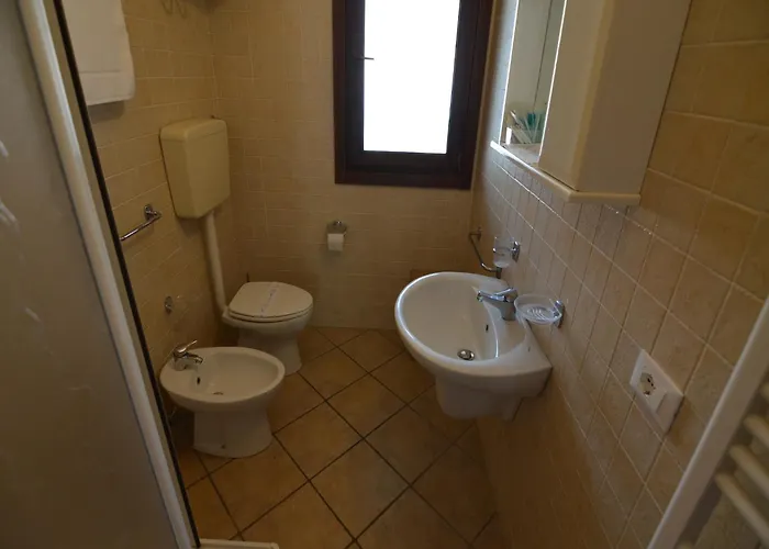 Comfy With Ac Located At The بيت للعطل