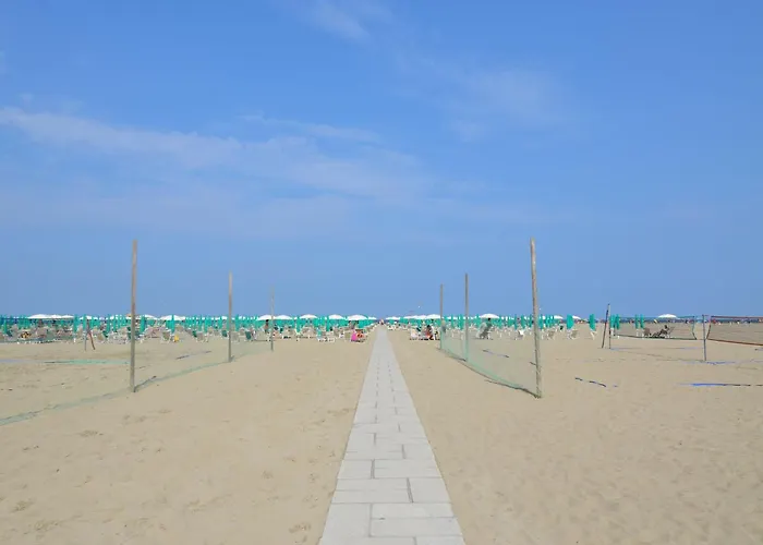 Comfy With Ac Located At The بيت للعطل