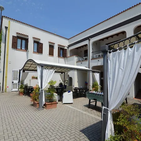 Comfy Apartment With Ac Located At The Beach