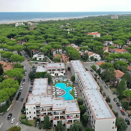 Holiday home Comfy Apartment With Ac Located At The Beach